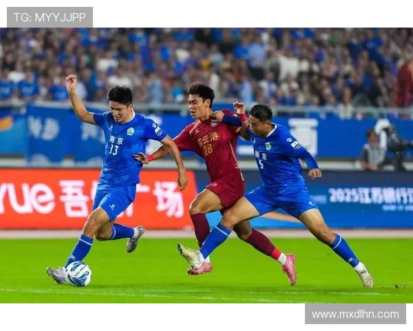 南京足球队在城市联赛中以56分稳居榜首展现强劲实力