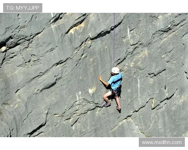 攀岩深度探索：揭秘上海攀岩队的战术与边路渗透技巧