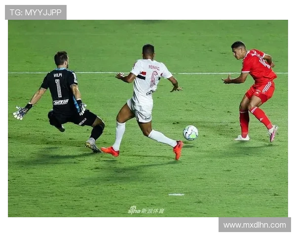 圣保罗主场迎战巴西国际双方争夺联赛关键三分 圣保罗主场迎战巴西国际双方争夺联赛关键三分