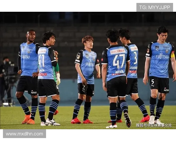 岐阜足球队迎战福冈黄蜂激情对决展现实力与风采 岐阜足球队迎战福冈黄蜂激情对决展现实力与风采